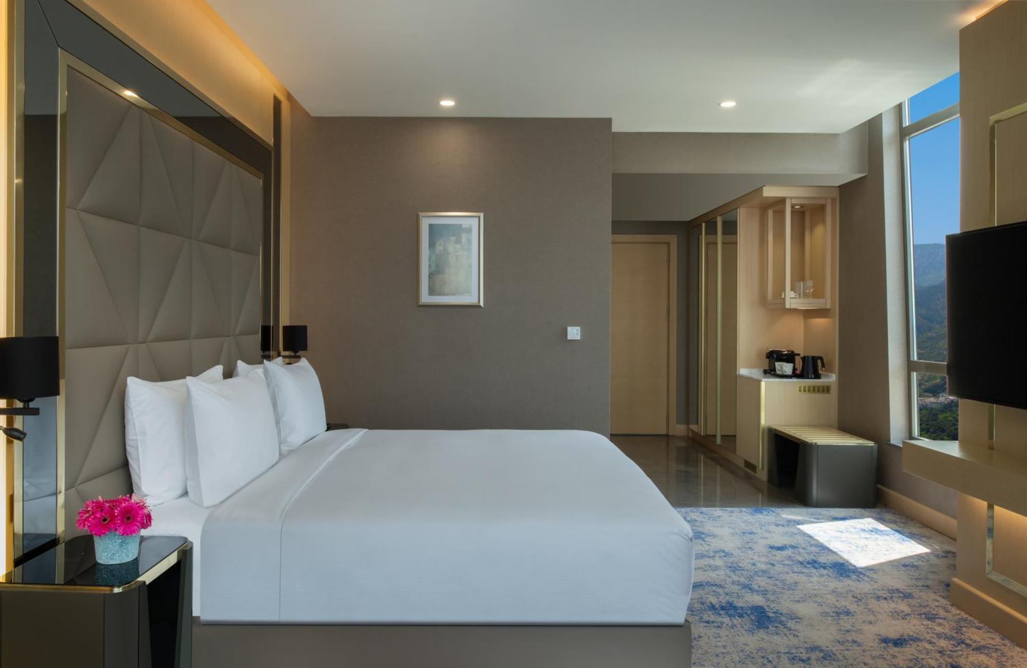 Hotel Doubletree By Hilton Manisa Extérieur photo
