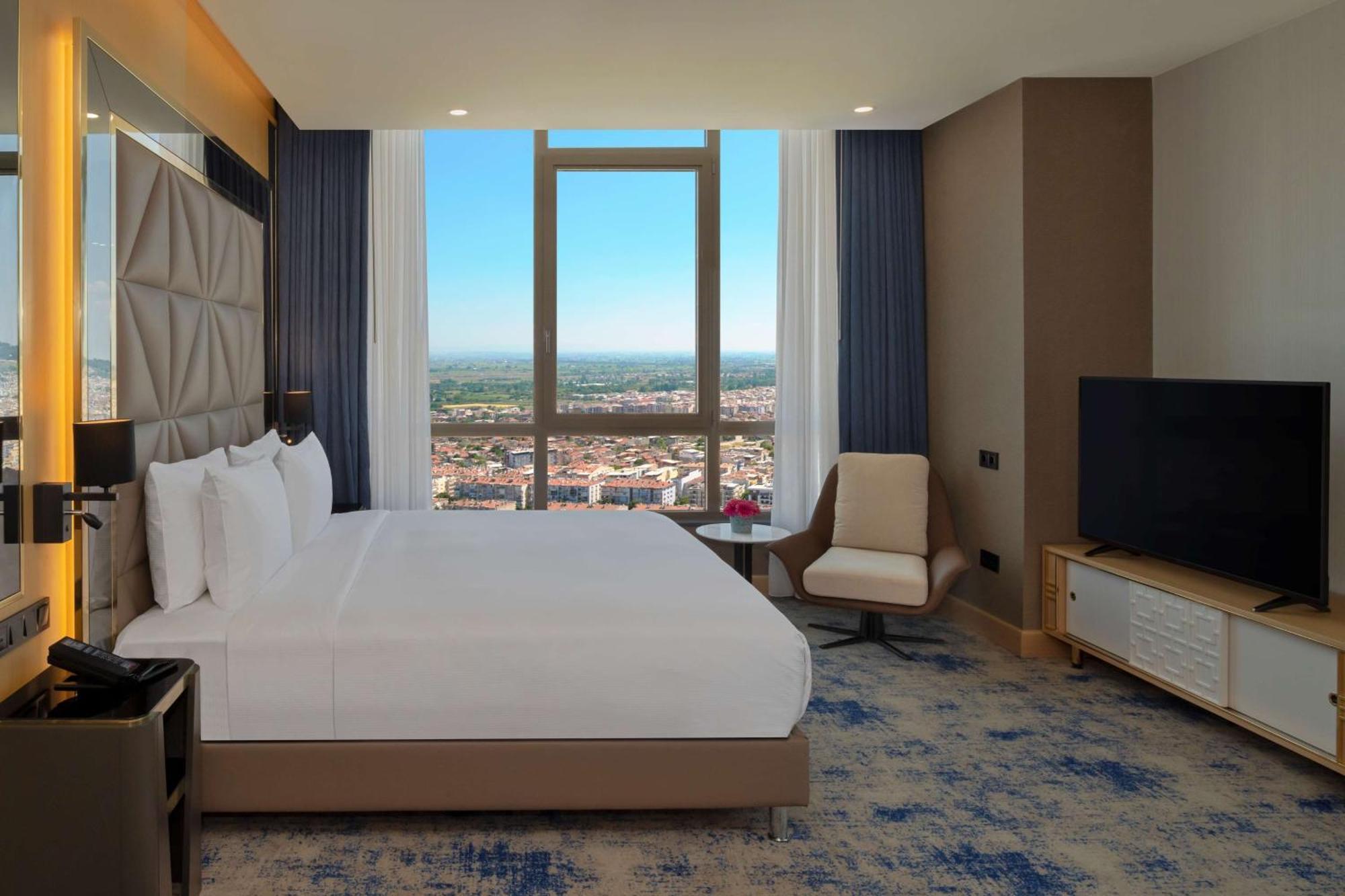 Hotel Doubletree By Hilton Manisa Extérieur photo