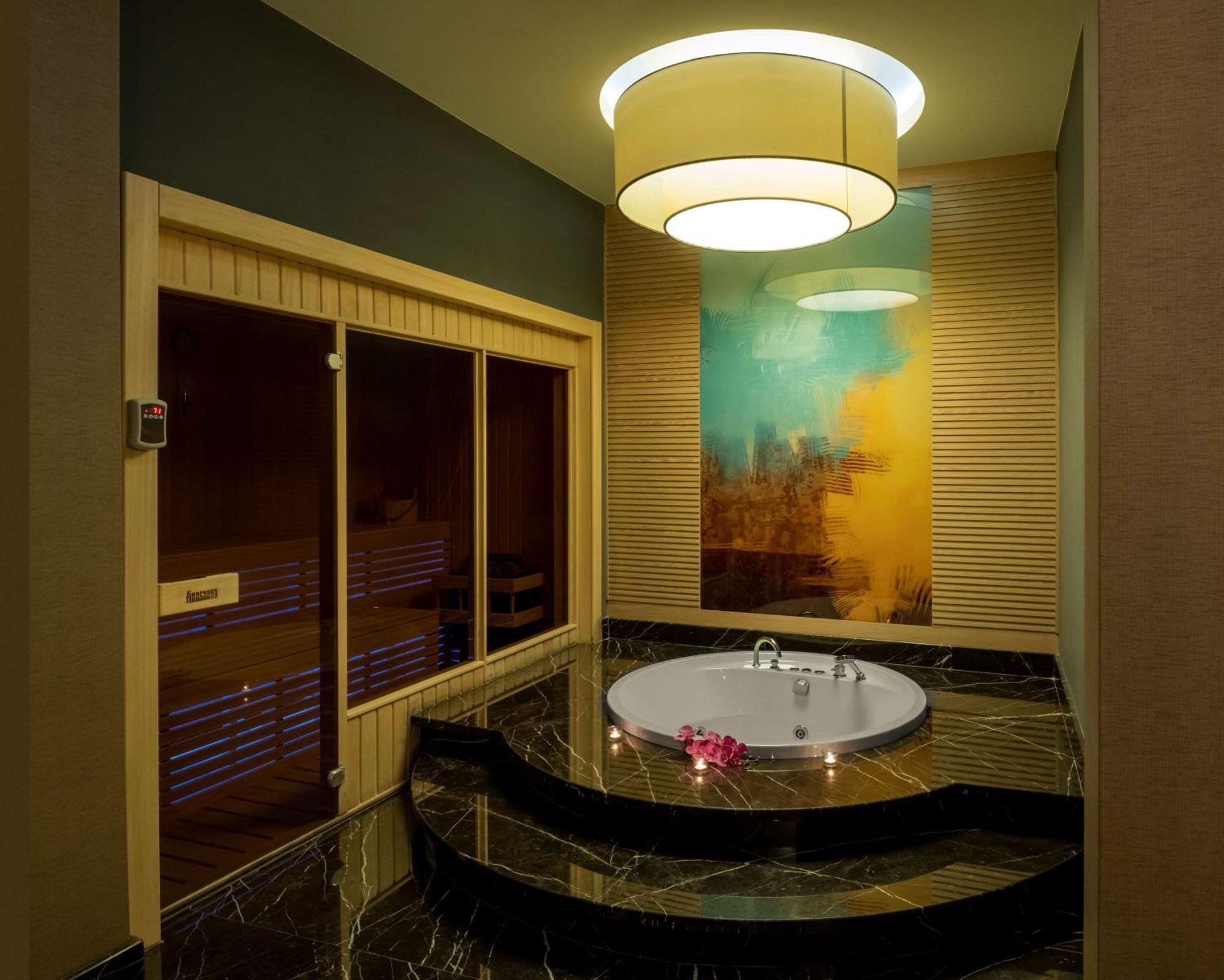 Hotel Doubletree By Hilton Manisa Extérieur photo