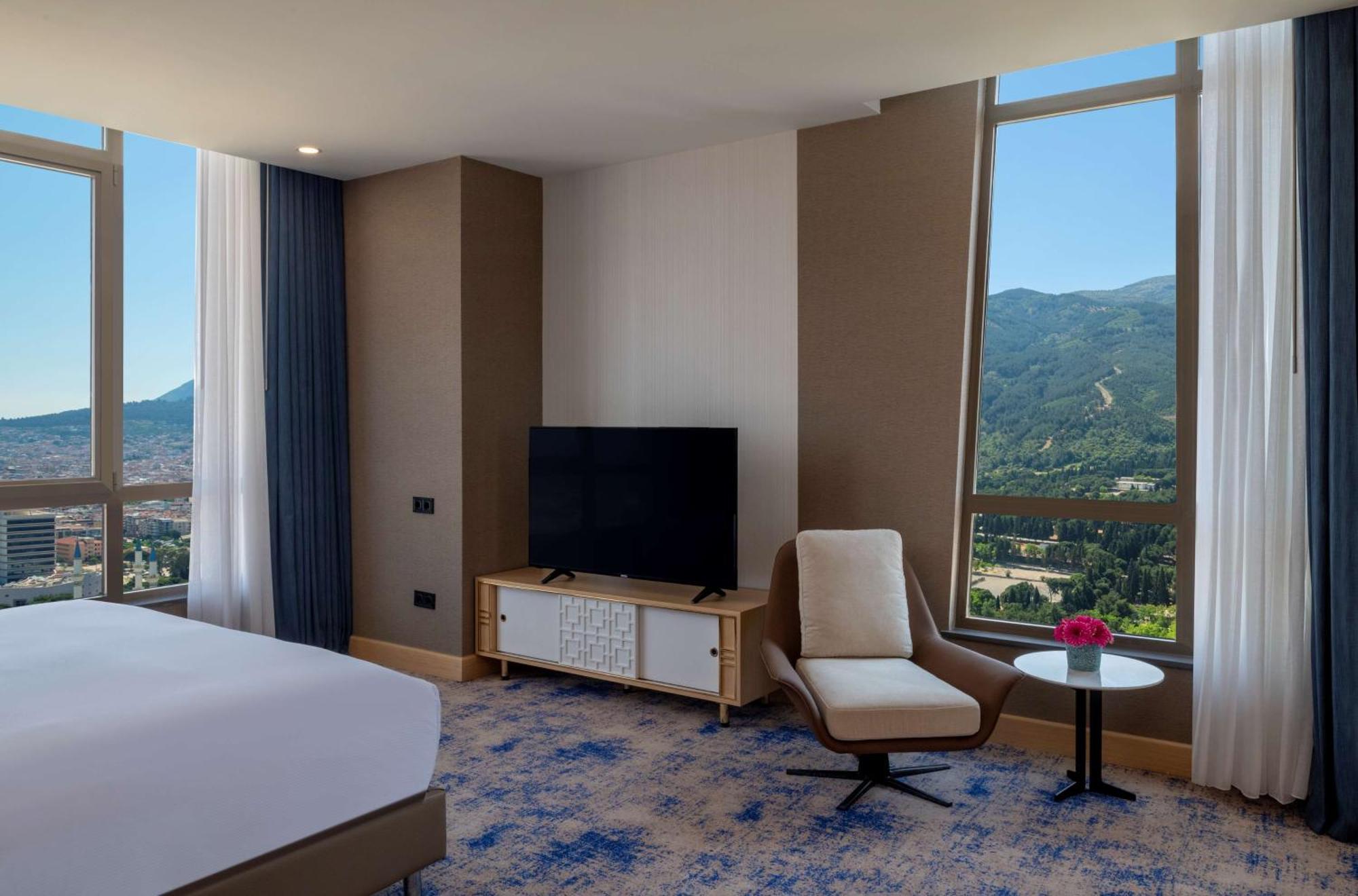 Hotel Doubletree By Hilton Manisa Extérieur photo