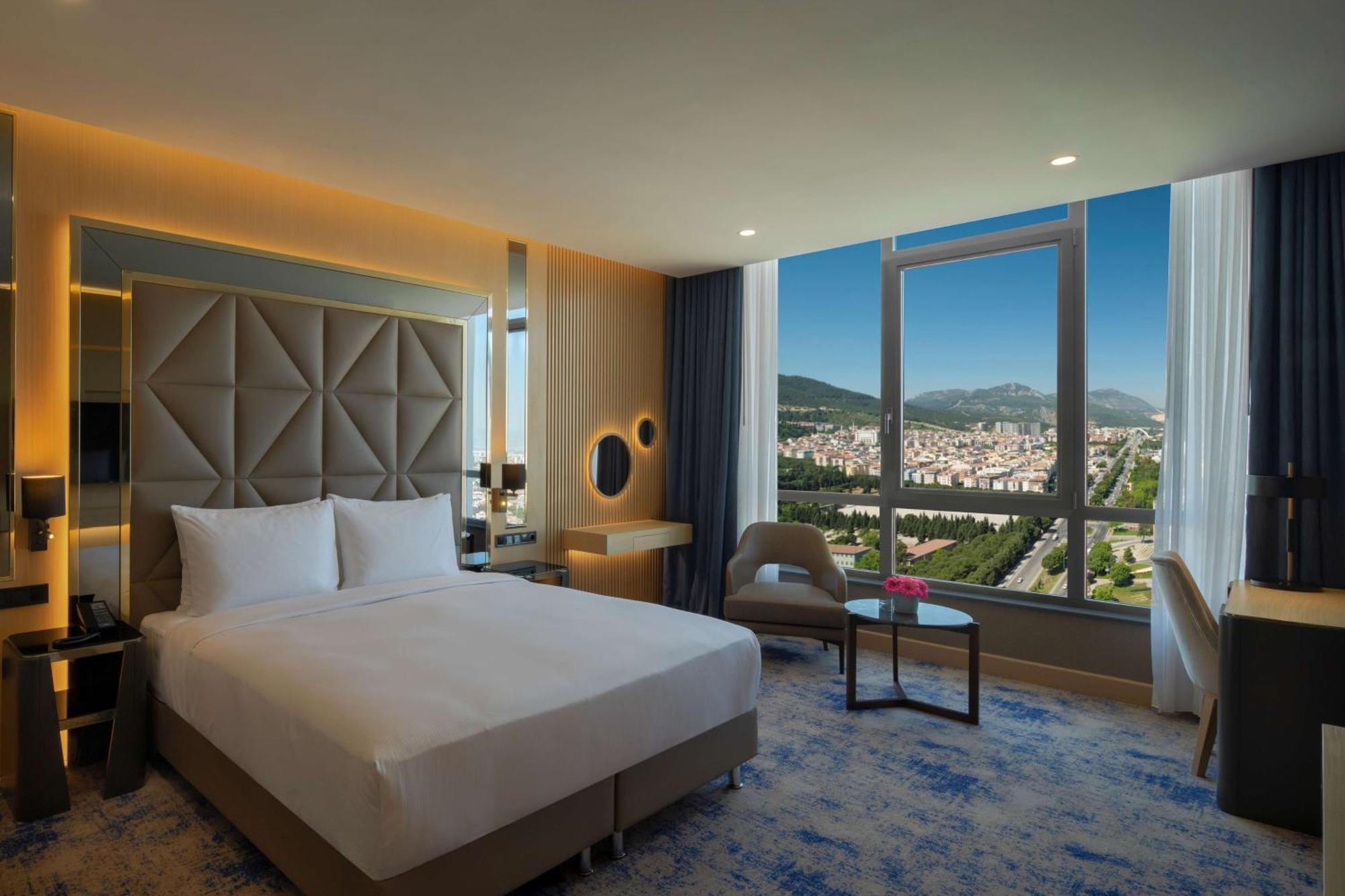 Hotel Doubletree By Hilton Manisa Extérieur photo