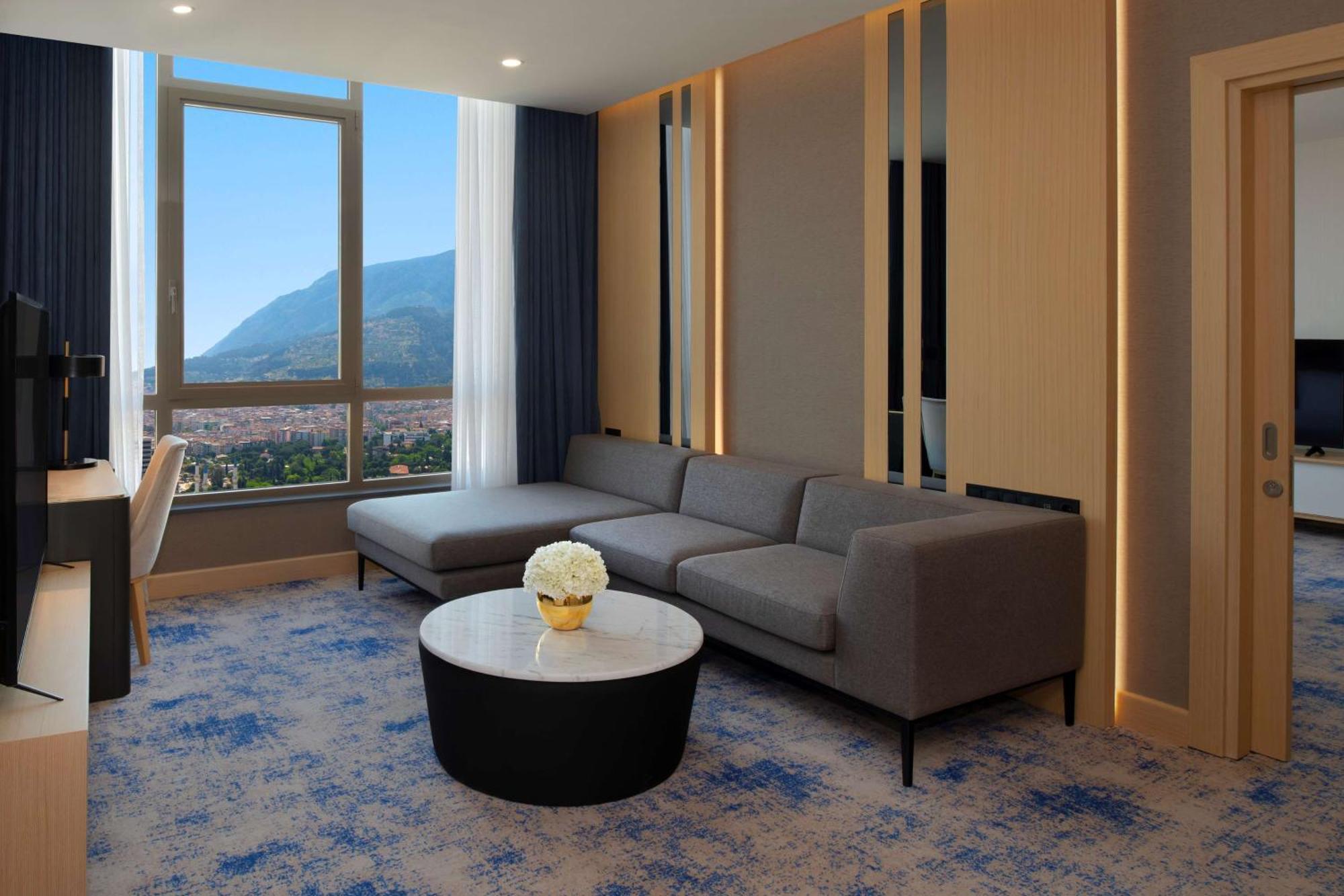 Hotel Doubletree By Hilton Manisa Extérieur photo