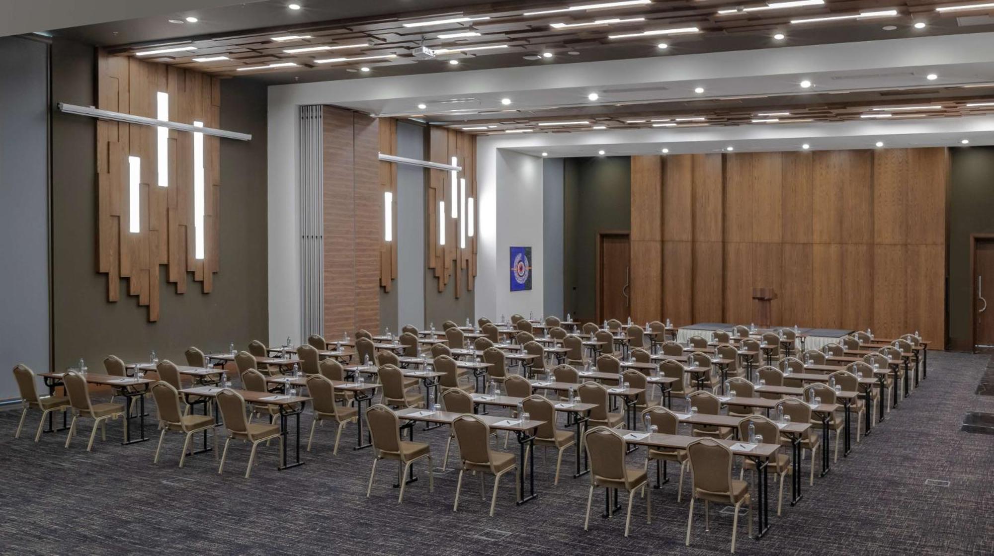 Hotel Doubletree By Hilton Manisa Extérieur photo
