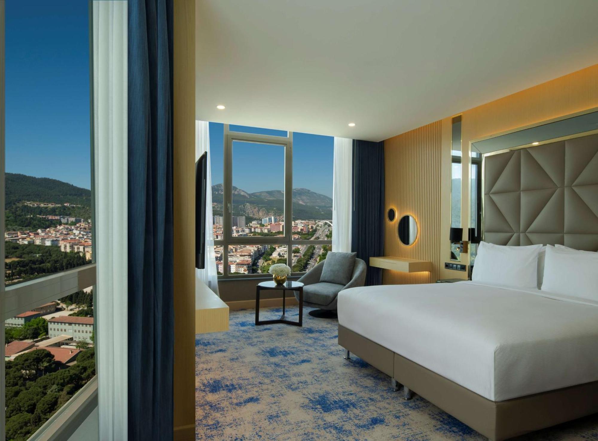 Hotel Doubletree By Hilton Manisa Extérieur photo