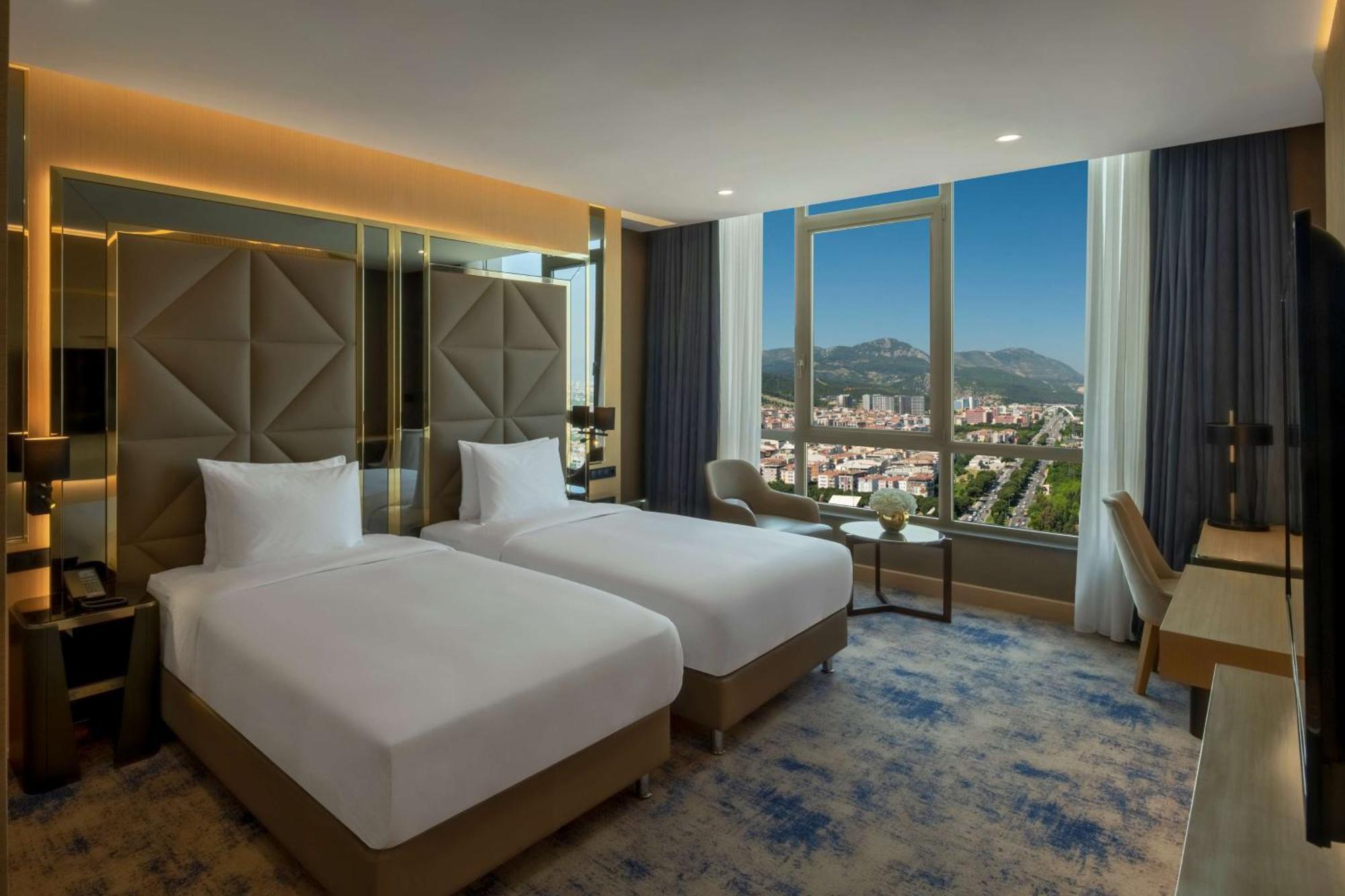 Hotel Doubletree By Hilton Manisa Extérieur photo
