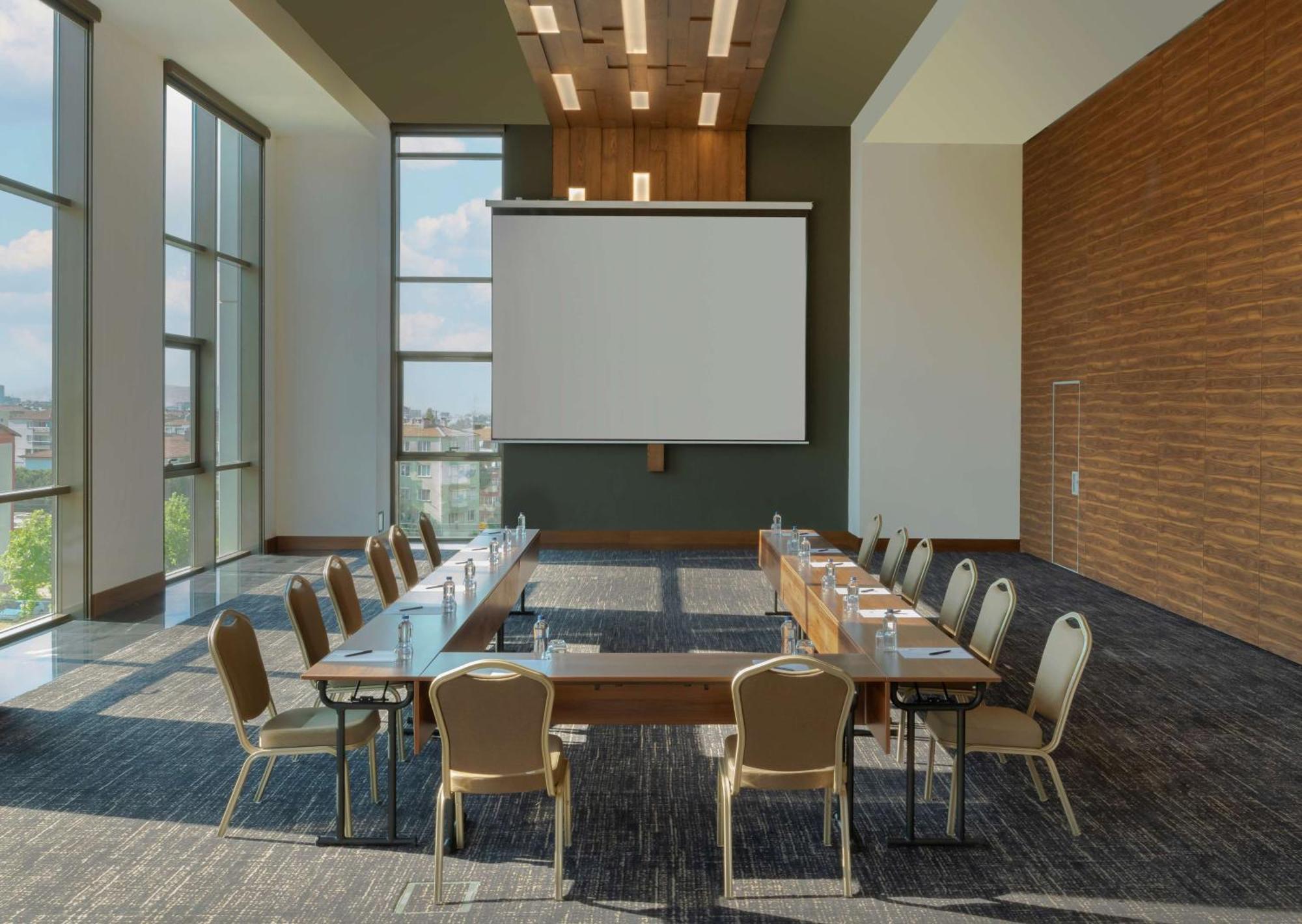 Hotel Doubletree By Hilton Manisa Extérieur photo