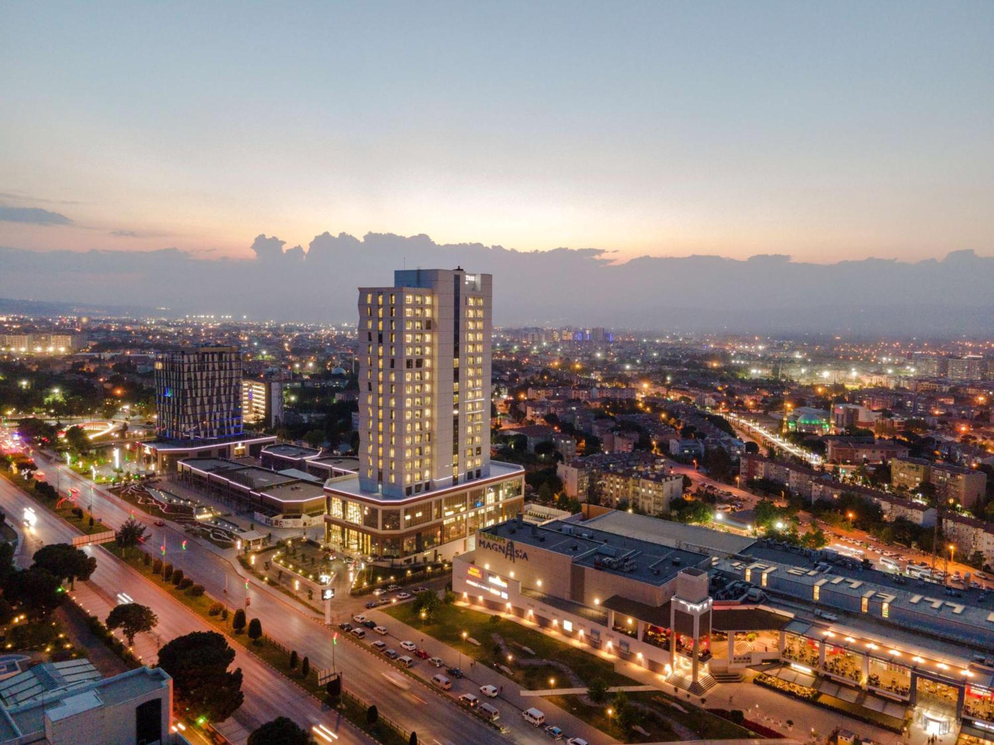 Hotel Doubletree By Hilton Manisa Extérieur photo