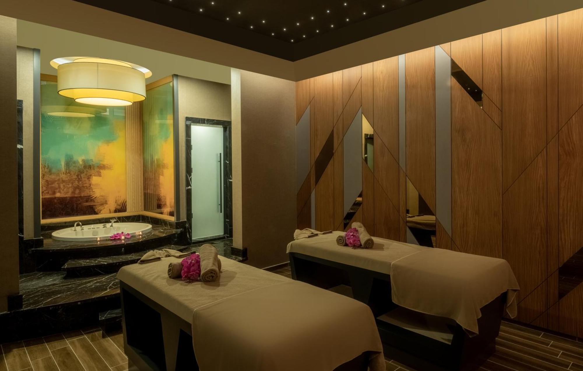 Hotel Doubletree By Hilton Manisa Extérieur photo