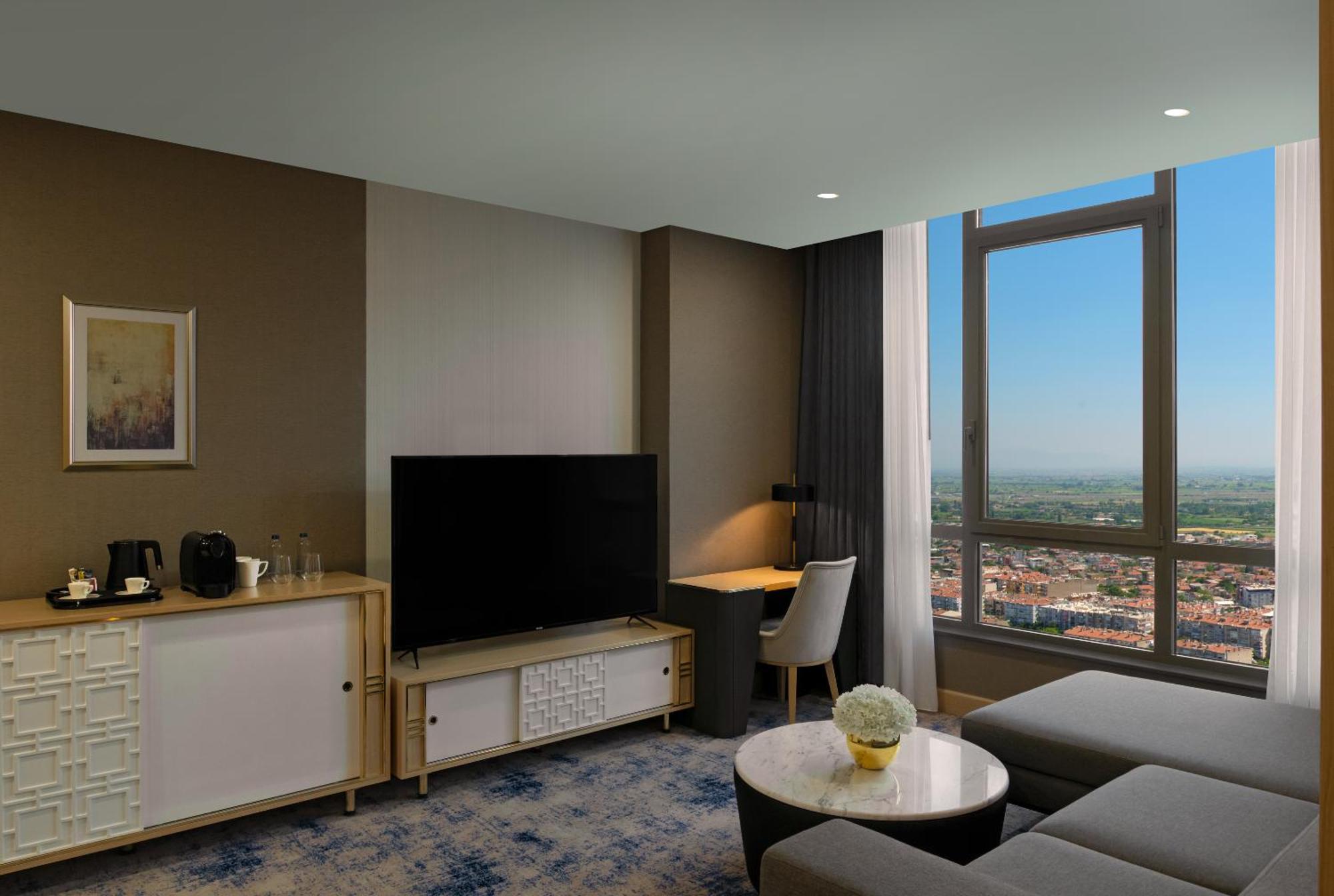 Hotel Doubletree By Hilton Manisa Extérieur photo