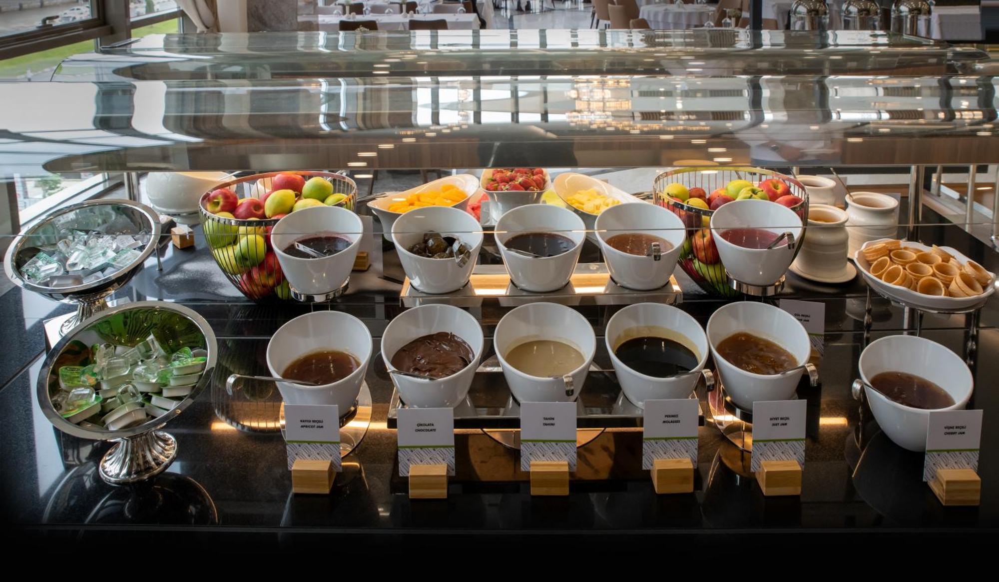 Hotel Doubletree By Hilton Manisa Extérieur photo