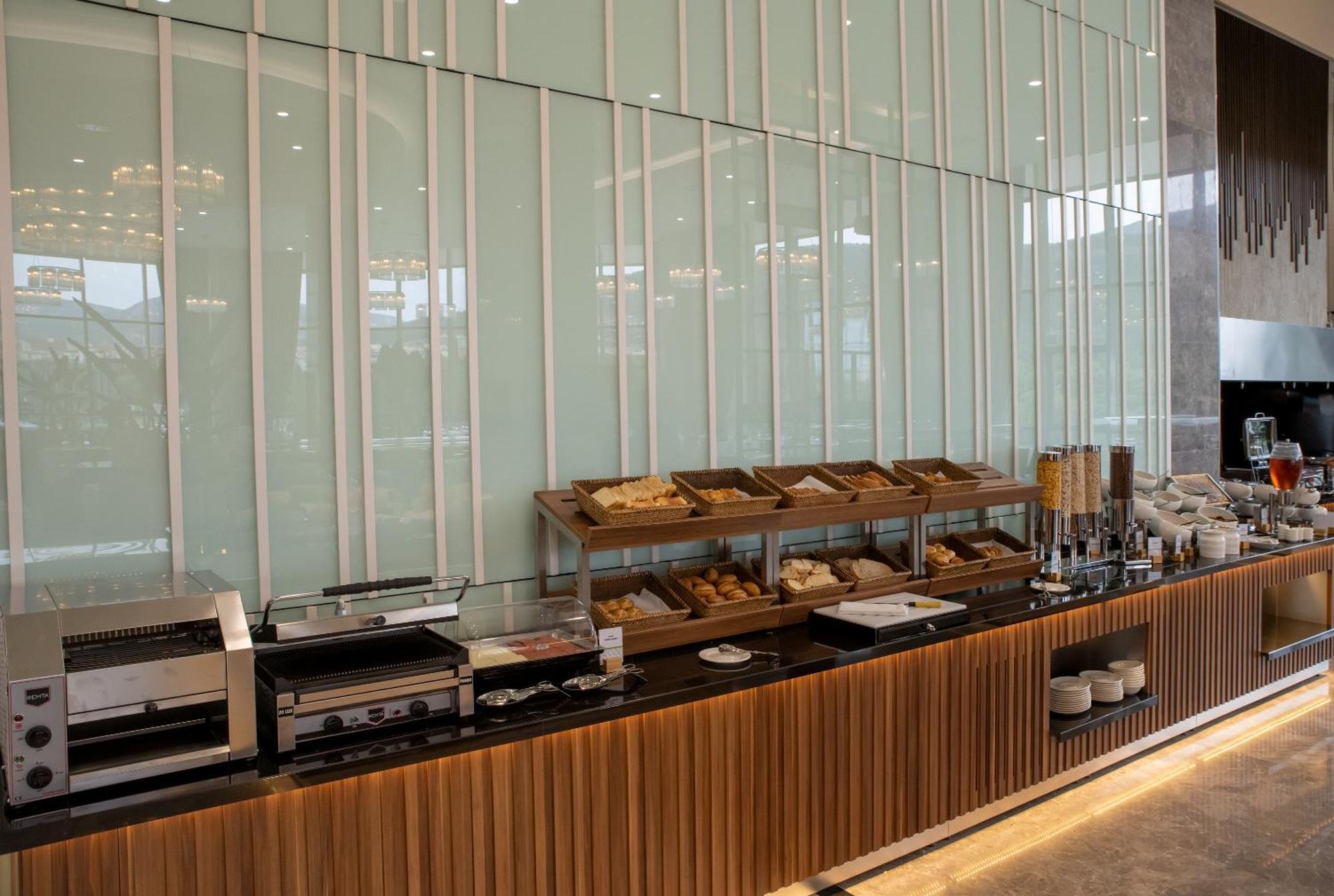 Hotel Doubletree By Hilton Manisa Extérieur photo