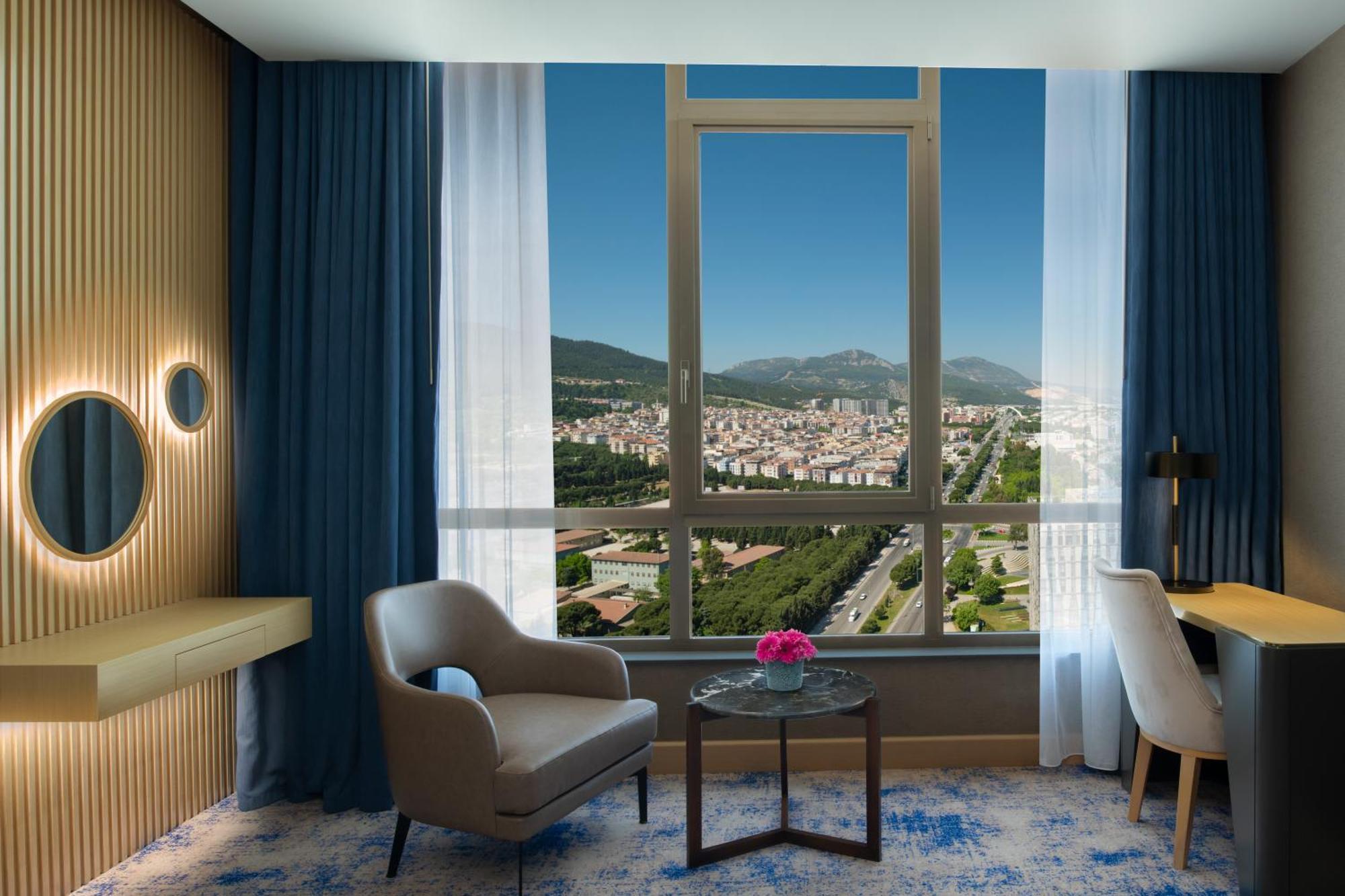 Hotel Doubletree By Hilton Manisa Extérieur photo